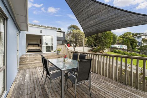 Photo of property in 13 Rimu Road, Stanmore Bay, Whangaparaoa, 0932
