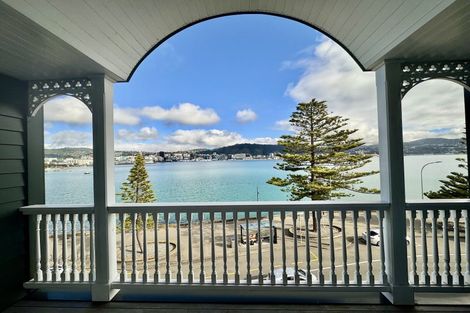 Photo of property in 322 Oriental Parade, Oriental Bay, Wellington, 6011