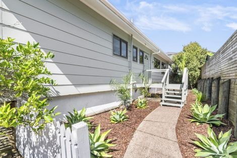 Photo of property in 1/45 Target Road, Totara Vale, Auckland, 0629