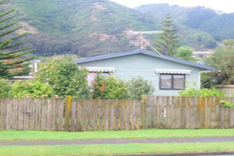 Photo of property in 1 Seddon Street, Waikanae, 5036