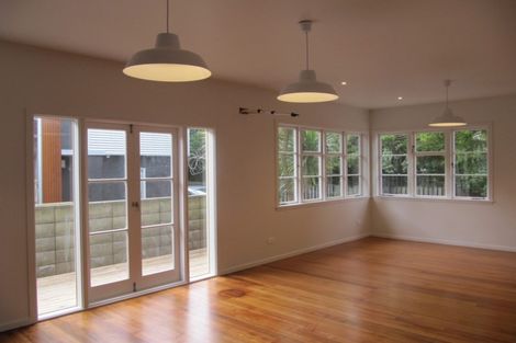 Photo of property in 245a Meola Road, Point Chevalier, Auckland, 1022