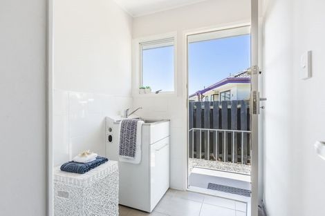 Photo of property in 1/1 Barbados Drive, Unsworth Heights, Auckland, 0632