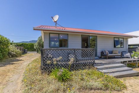 Photo of property in 44 Paetawa Road, Peka Peka, Waikanae, 5391