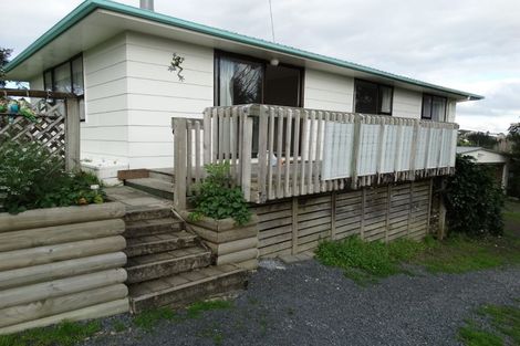 Photo of property in 5 Hueglow Rise, West Harbour, Auckland, 0618