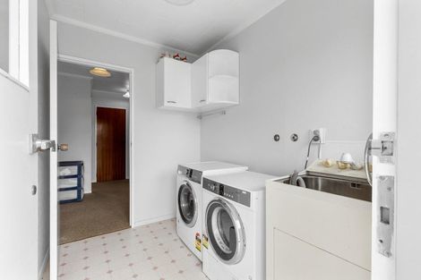 Photo of property in 15 Mudgway Place, Awapuni, Palmerston North, 4412