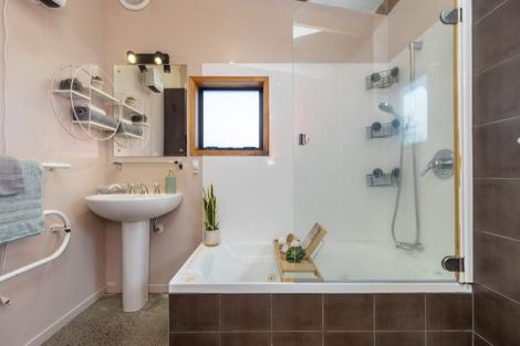 Photo of property in 102a Seaview Road, Paraparaumu Beach, Paraparaumu, 5032