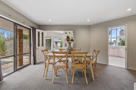 Photo of property in 2 Lantern Lane, Halswell, Christchurch, 8025