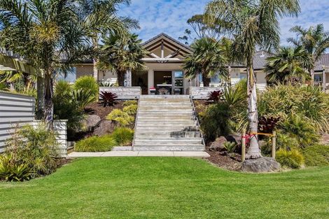 Photo of property in 127 Vaughans Road, Okura, Albany, 0792