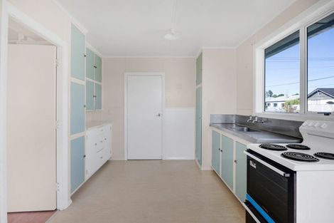 Photo of property in 78 Omata Road, Marfell, New Plymouth, 4310