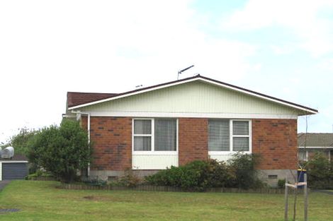 Photo of property in 1/55 Manhattan Heights, Glendene, Auckland, 0602