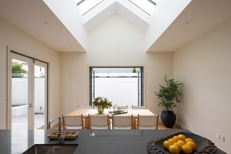 Photo of property in 2 Garden Road, Merivale, Christchurch, 8014