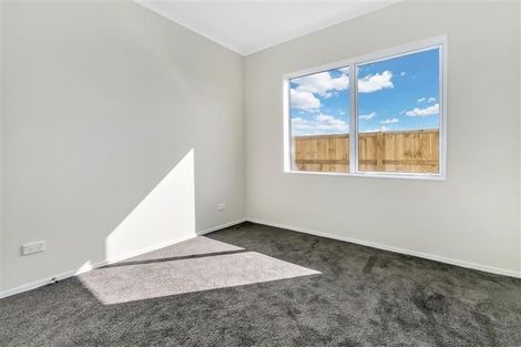 Photo of property in 4 Castlepoint Avenue, Takanini, 2110