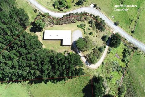 Photo of property in 21 Spicer Road, Cable Bay, 0420