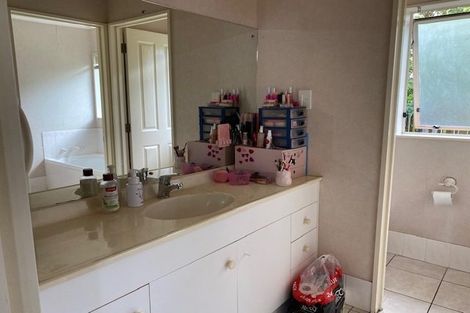 Photo of property in 48 Frank Nobilo Drive, Golflands, Auckland, 2013