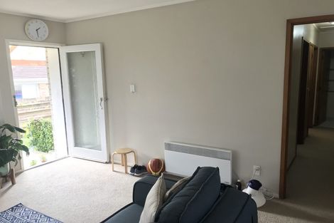 Photo of property in 1/15 Woodall Place, Totara Vale, Auckland, 0627