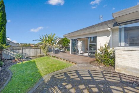 Photo of property in 2/40 Simmental Crescent, Somerville, Auckland, 2014