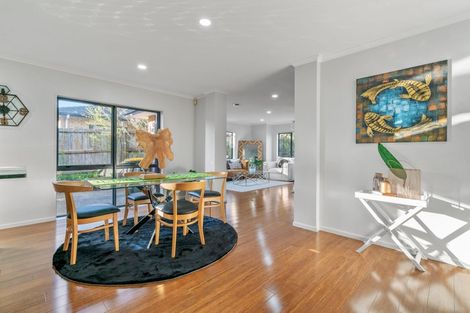 Photo of property in 43 Glenveagh Park Drive, Weymouth, Auckland, 2103