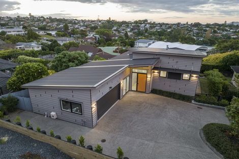Photo of property in 102b Mellons Bay Road, Mellons Bay, Auckland, 2014