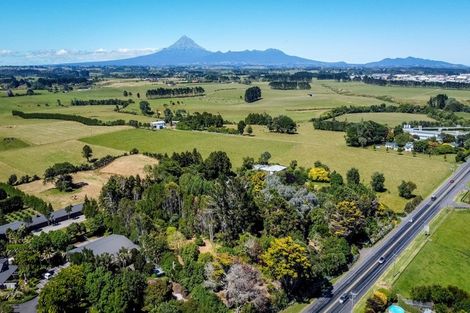 Photo of property in 1252 Devon Road, Sentry Hill, New Plymouth, 4373