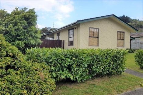Photo of property in 86 Omapere Street, Whitby, Porirua, 5024