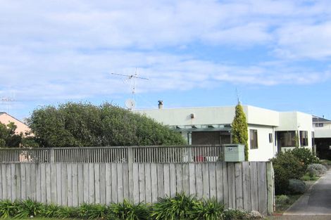 Photo of property in 50 Shortt Street, Foxton Beach, Foxton, 4815