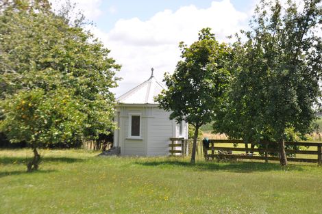Photo of property in 1764 Kimbolton Road, Cheltenham, Feilding, 4777