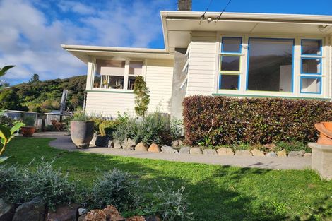 Photo of property in 1 Holmes Grove, Naenae, Lower Hutt, 5011