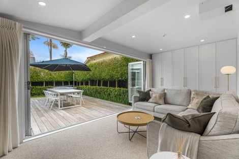 Photo of property in 9a North Avenue, Narrow Neck, Auckland, 0624