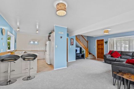 Photo of property in 2/30 Lagoon Way, West Harbour, Auckland, 0618