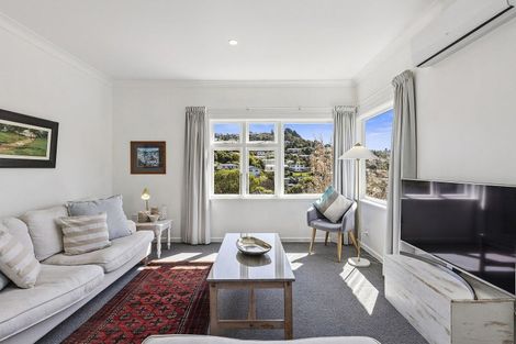 Photo of property in 15 Glanmire Road, Newlands, Wellington, 6037