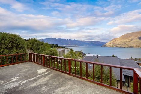 Photo of property in 68 Wynyard Crescent, Fernhill, Queenstown, 9300