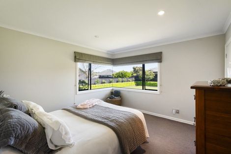 Photo of property in 5 Rodeo Drive, Kelvin Grove, Palmerston North, 4414