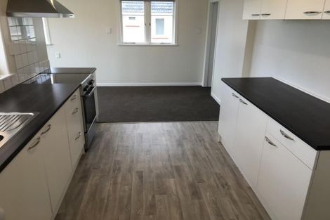 Photo of property in 16 Beaubank Road, Kelston, Auckland, 0602