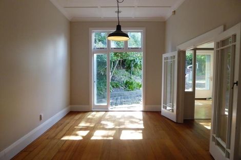 Photo of property in 35 Central Terrace, Kelburn, Wellington, 6012