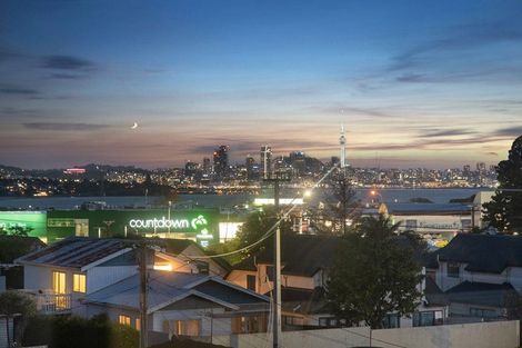 Photo of property in 50d Killarney Street, Takapuna, Auckland, 0622