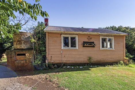 Photo of property in 6 Rangi Street, Mokau, 4376
