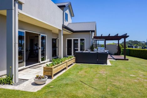 Photo of property in 10 Sampson Avenue, Waiwhakaiho, New Plymouth, 4312
