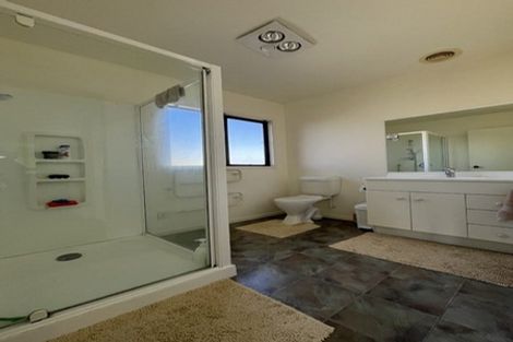 Photo of property in 6 Bennett Grove, Newlands, Wellington, 6037