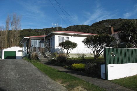 Photo of property in 17 Gardiner Grove, Wainuiomata, Lower Hutt, 5014