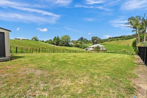 Photo of property in 26 Oxford Street, Whakapirau, 0583