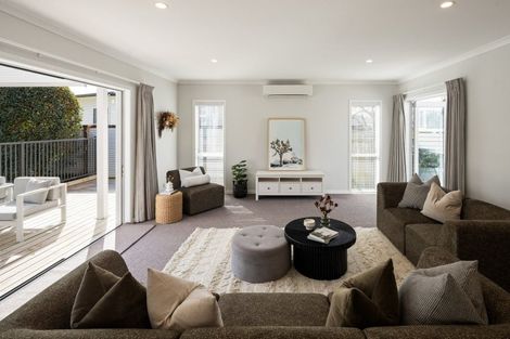 Photo of property in 82 Grey Street, Cambridge, 3434