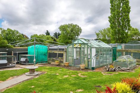 Photo of property in 92 Timaru Road, Waimate, 7924