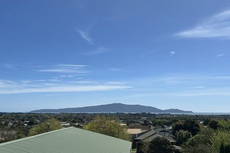 Photo of property in 49 Kakariki Grove, Waikanae, 5036