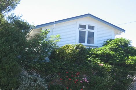 Photo of property in 6 Woburn Road, Northland, Wellington, 6012