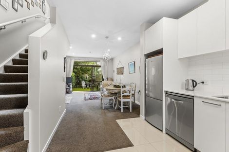 Photo of property in 2/24 Tamar Street, Island Bay, Wellington, 6023