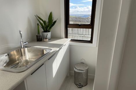 Photo of property in 1b Verbena Road, Birkdale, Auckland, 0626