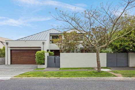 Photo of property in 1a Gillean Street, Havelock North, 4130