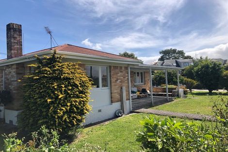 Photo of property in 1 Snead Place, Hamilton East, Hamilton, 3216