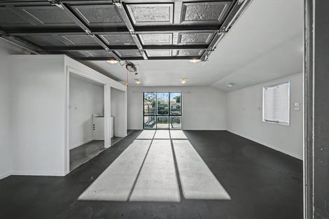 Photo of property in 30 Arlette Place, Massey, Auckland, 0614
