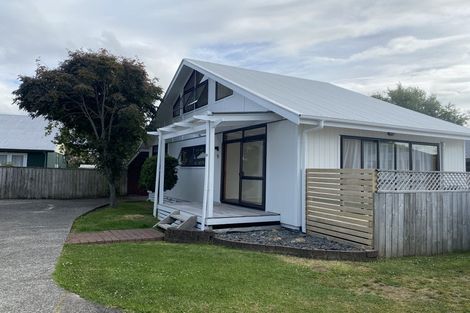 Photo of property in 5/25a Beach Road, Te Atatu Peninsula, Auckland, 0610